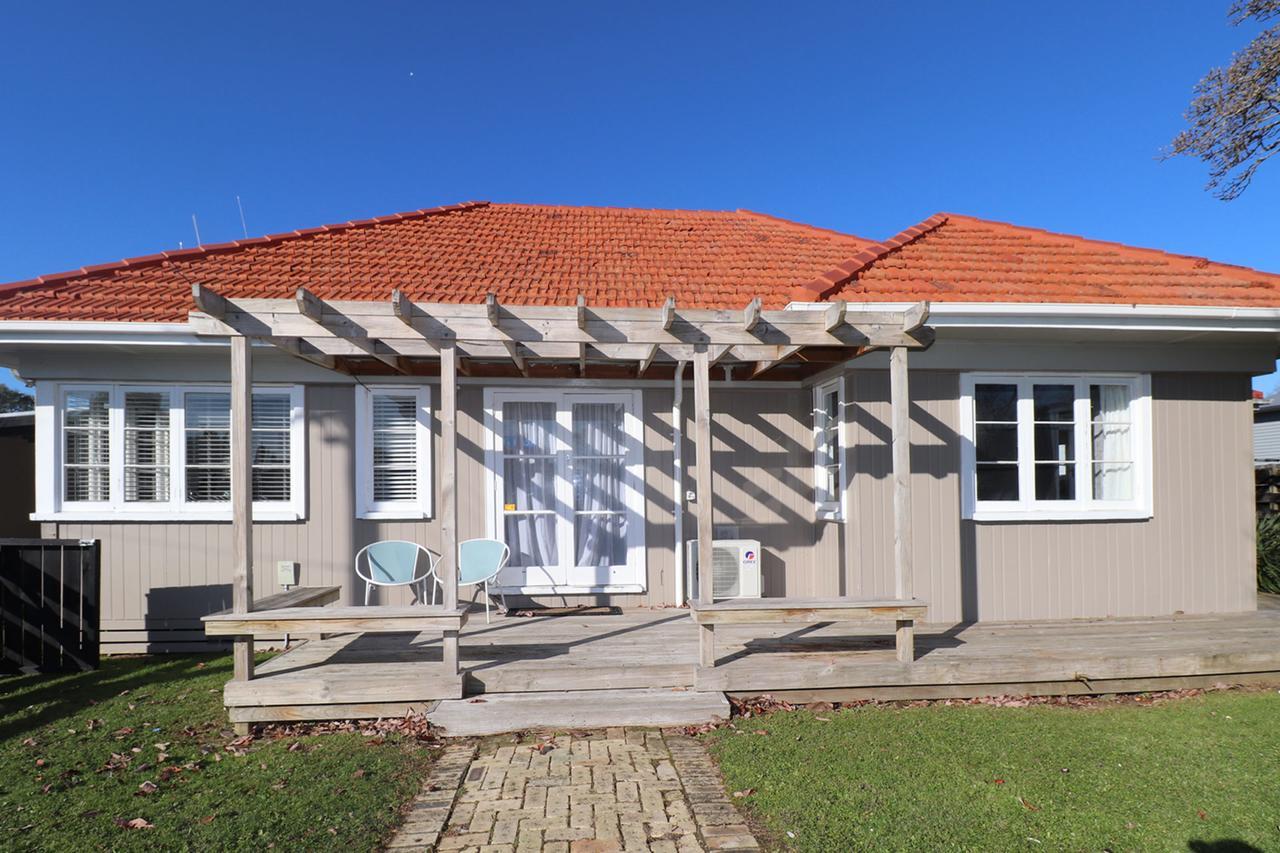 Family Home On Cook Street Hamilton Exterior photo